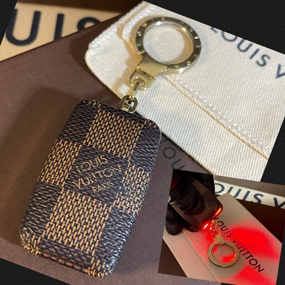 Louis Vuitton Astropill Damier Flashlight Key
Chain or Bag Charm - Picture 1 of 17
